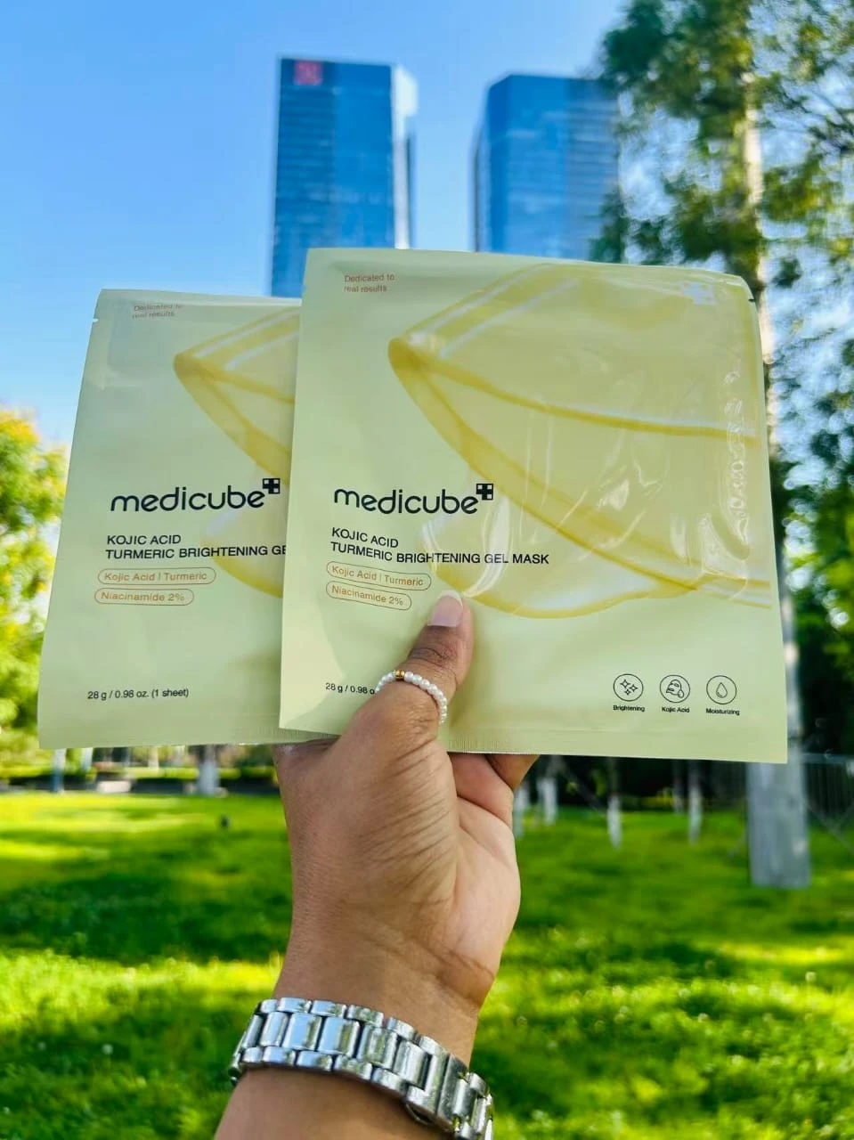 Medicube Kojic Acid Turmeric Brightening Gel Mask (Yellow)